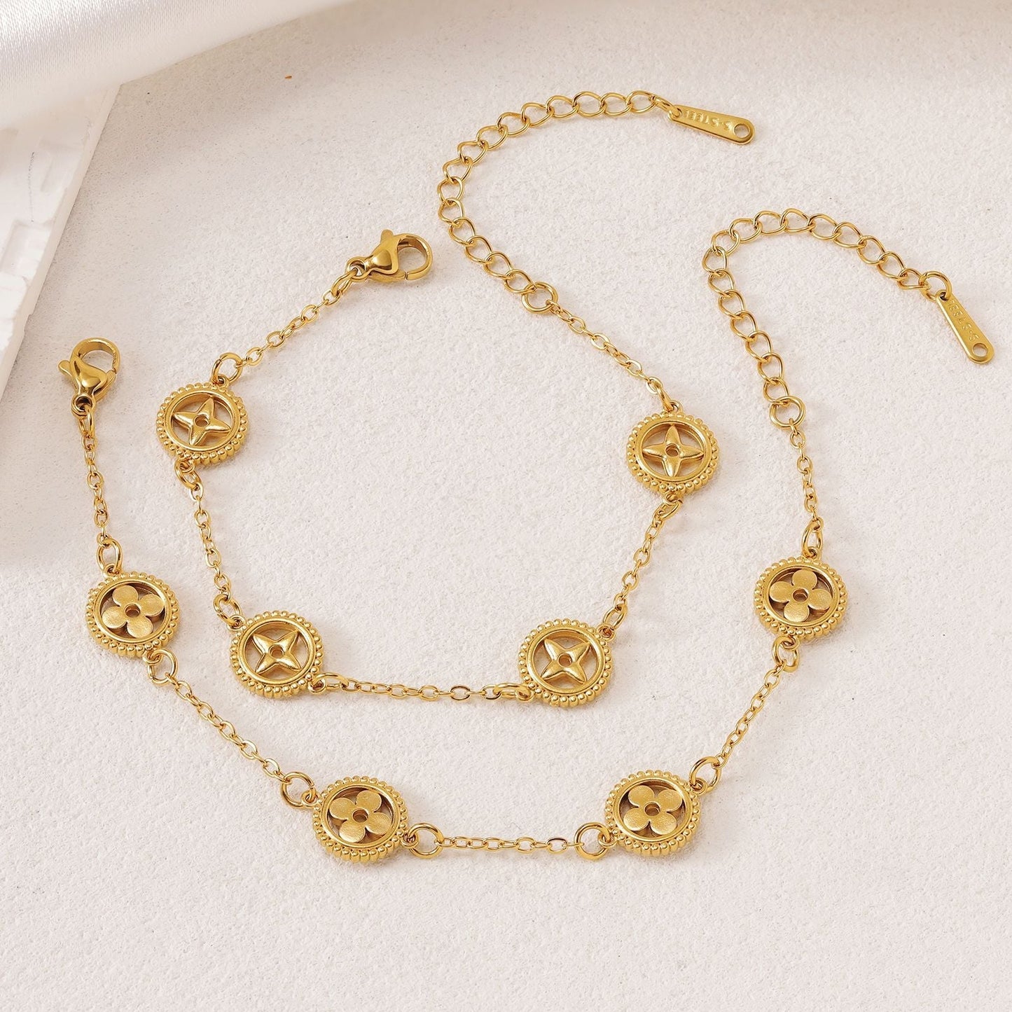 GOLDURA® HOLLOW CLOVER BRACELET